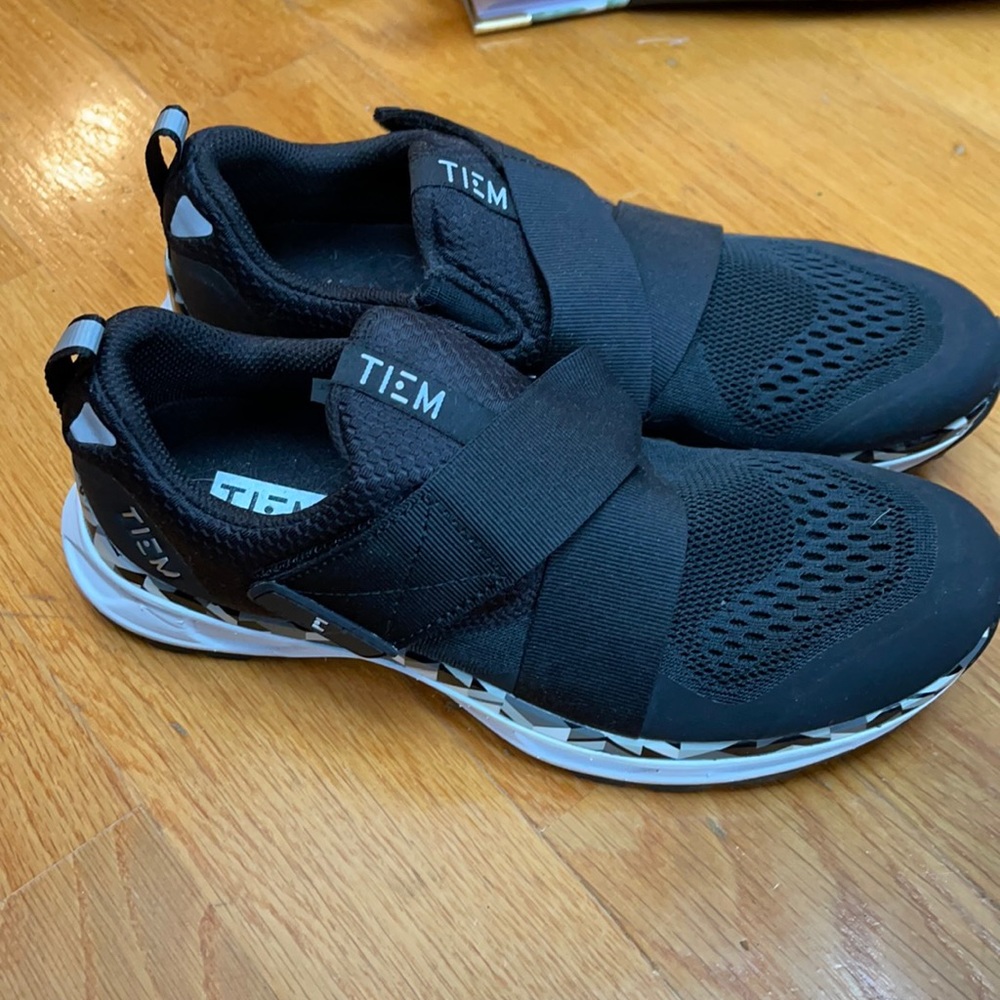 Tiem cycling shoes with clip installed. Worn once.